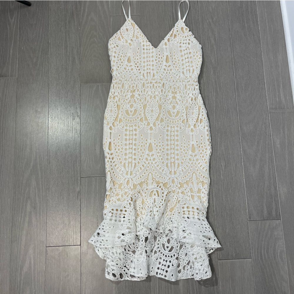 Superdown Tina Ruffle Midi Dress in White Lace Crochet Eyelet Overlay M Revolve - Picture 11 of 16